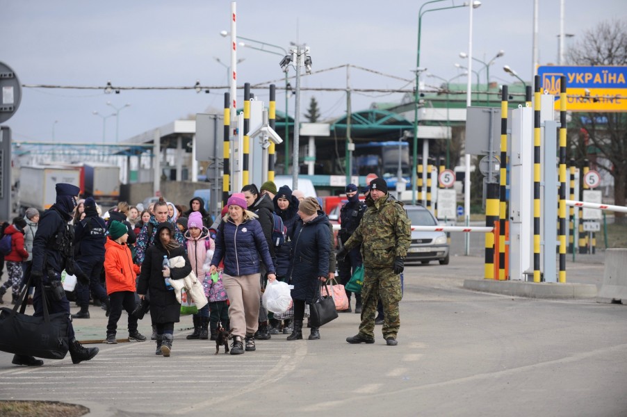 Ukrainian refugees arrive in Poland